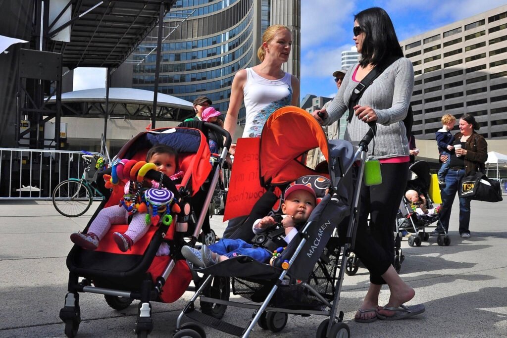 $445 Family Benefit 2025: Canadian Families Set to Receive Financial